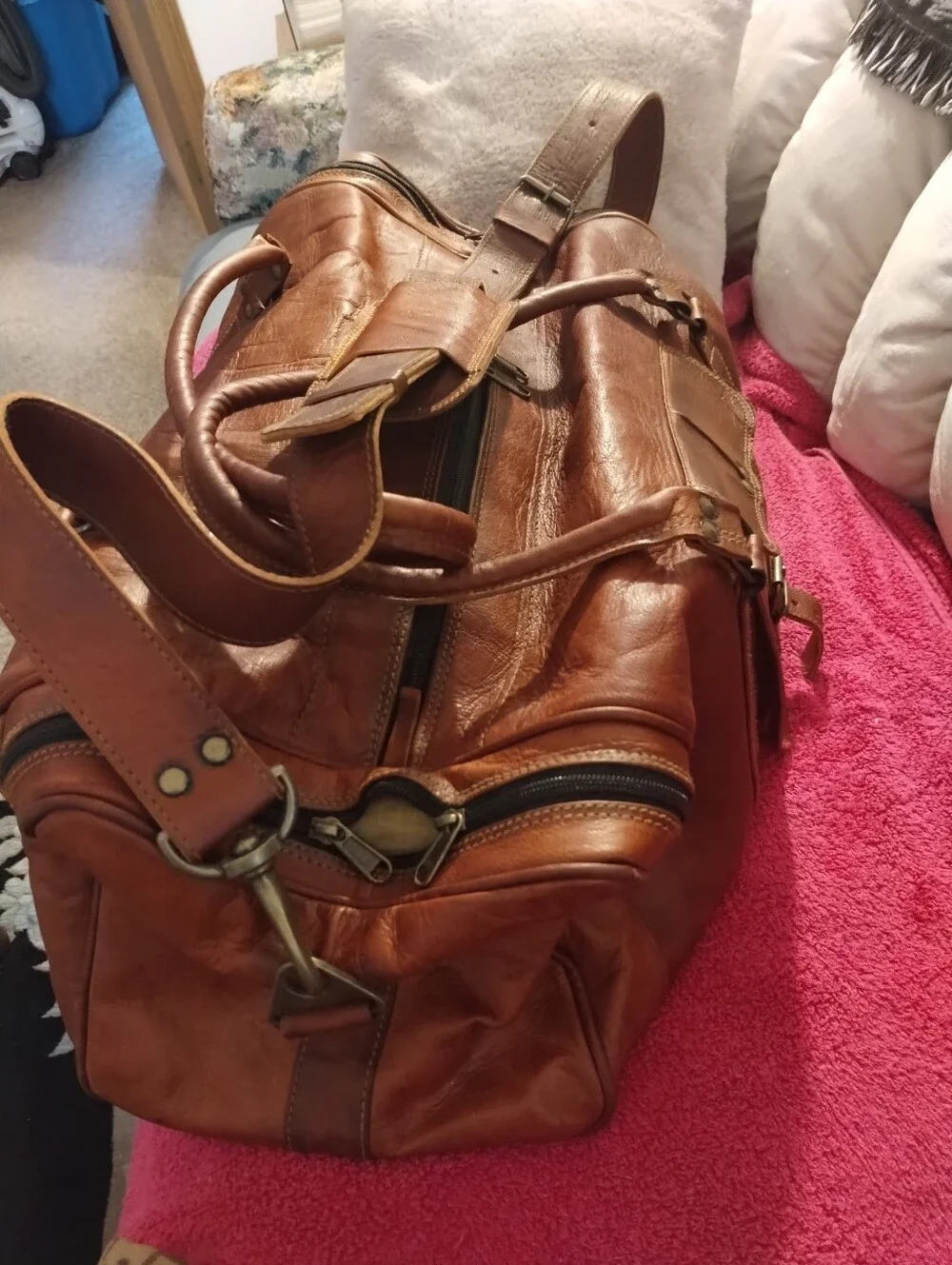 Komalas LeatherMens Duffle Bag With Shoulder Strap Sz 11 By 22